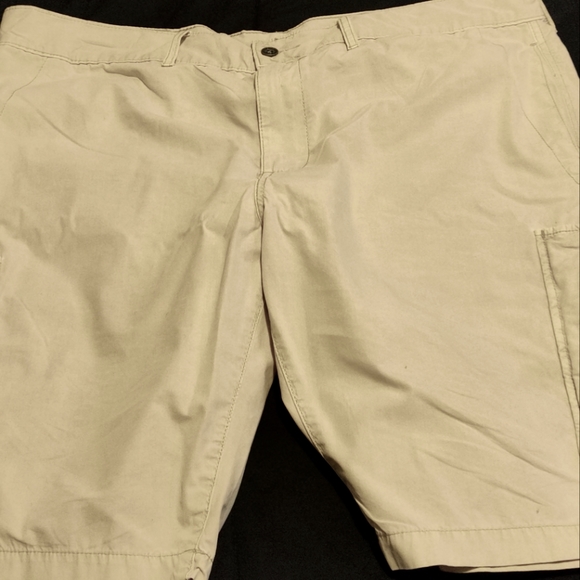 True religion Cargo shorts.. - Picture 2 of 3
